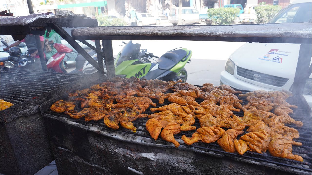 Street food: Pui la grătar („roadside chicken”)