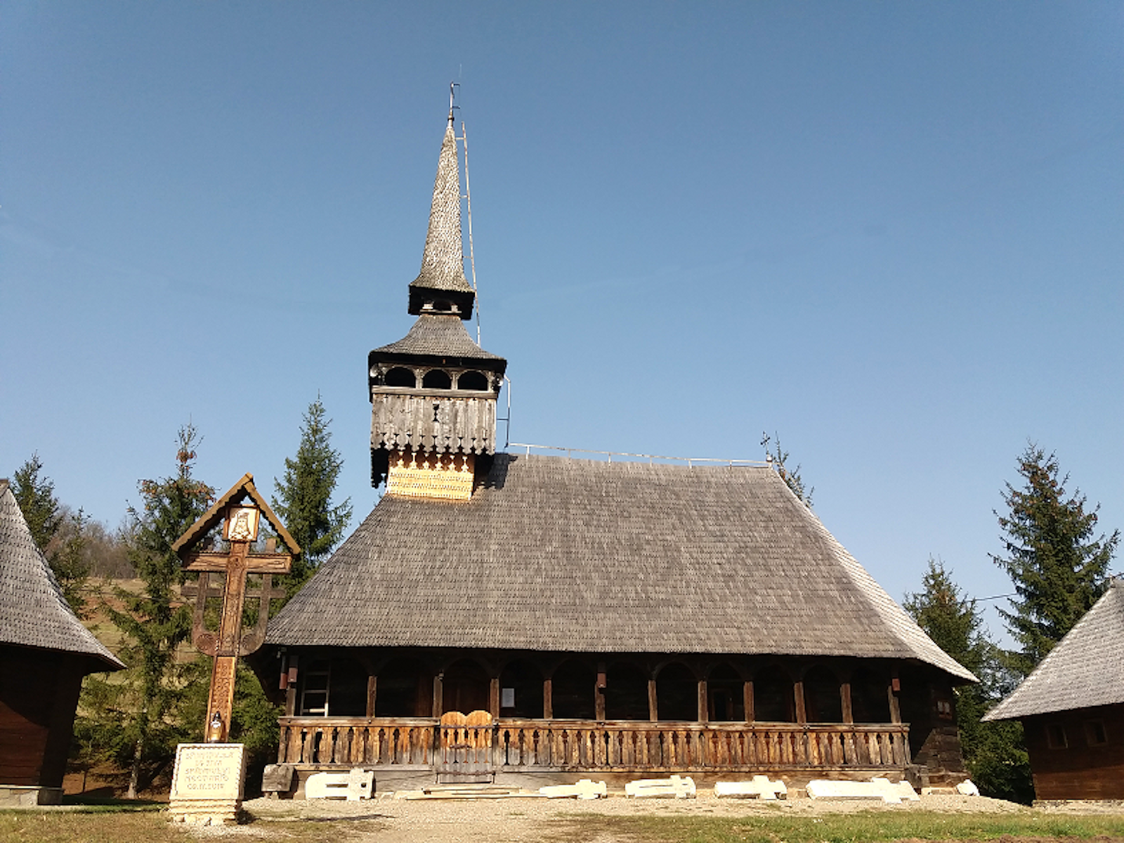 Biserica de Lemn „Sfantul Ioan Botezatorul”