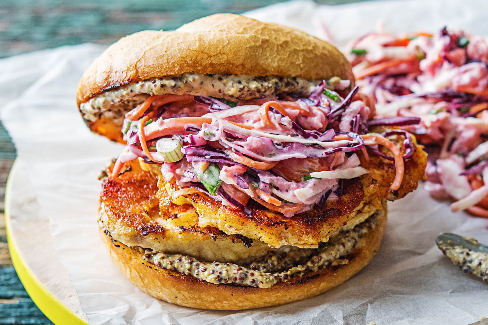 Sandwich cu peameal bacon (Canadian bacon)