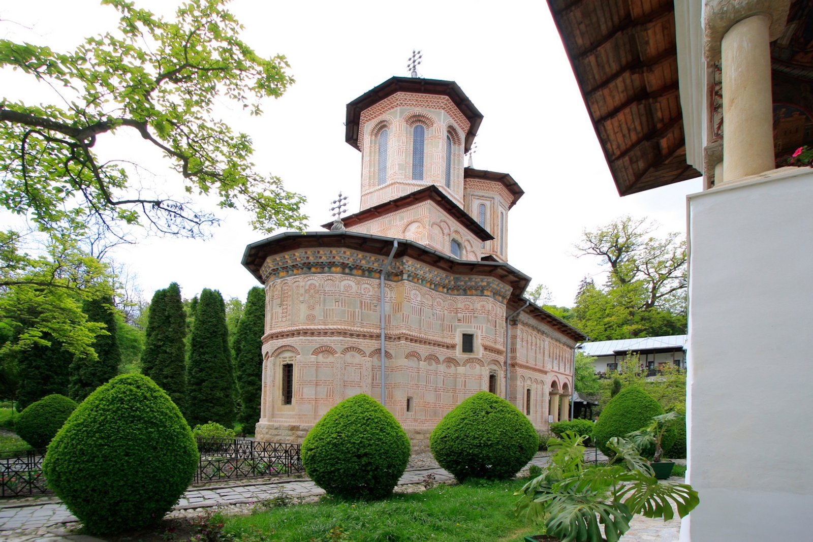 Manastirea Dintr-un Lemn