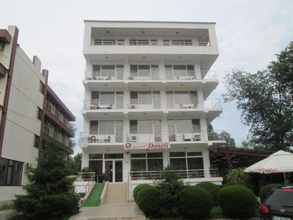 Doneli 3*
