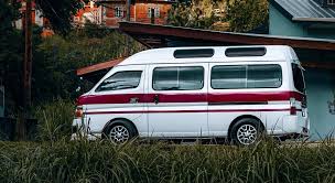 Maxi taxi (celebrele minibuze colorate)