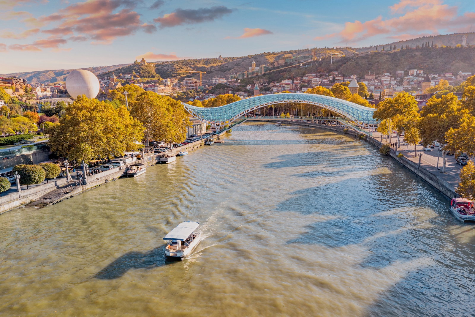 O imagine reprezentand croaziere toamna