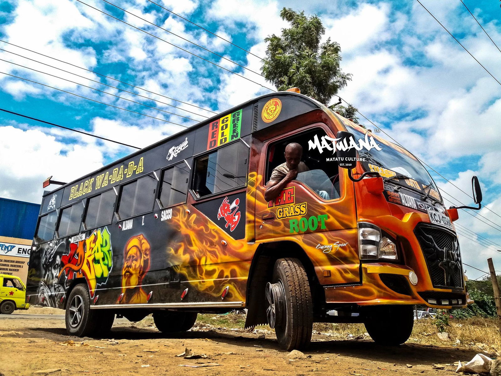 Matatu (microbuze de transport public)