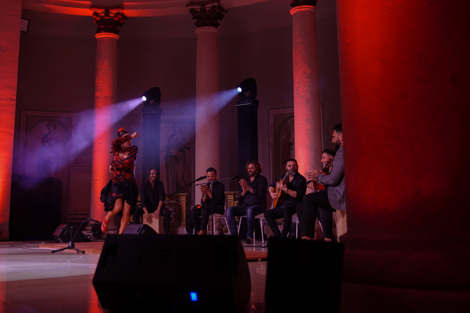 Spectacole de cabaret si muzica live