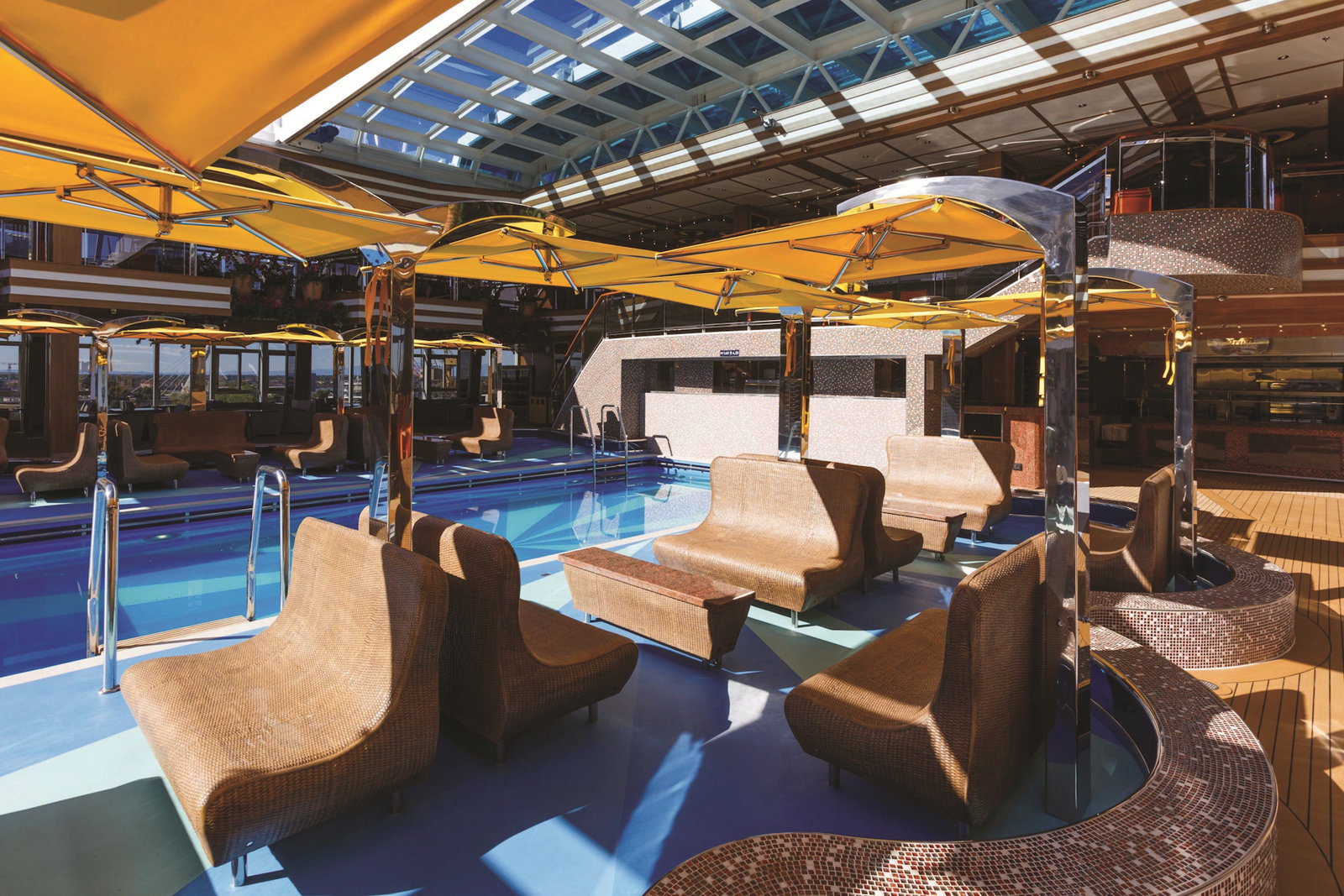 Piscine și solare spectaculoase