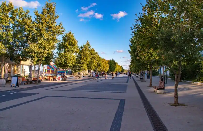 Faleza Moderna de Promenada