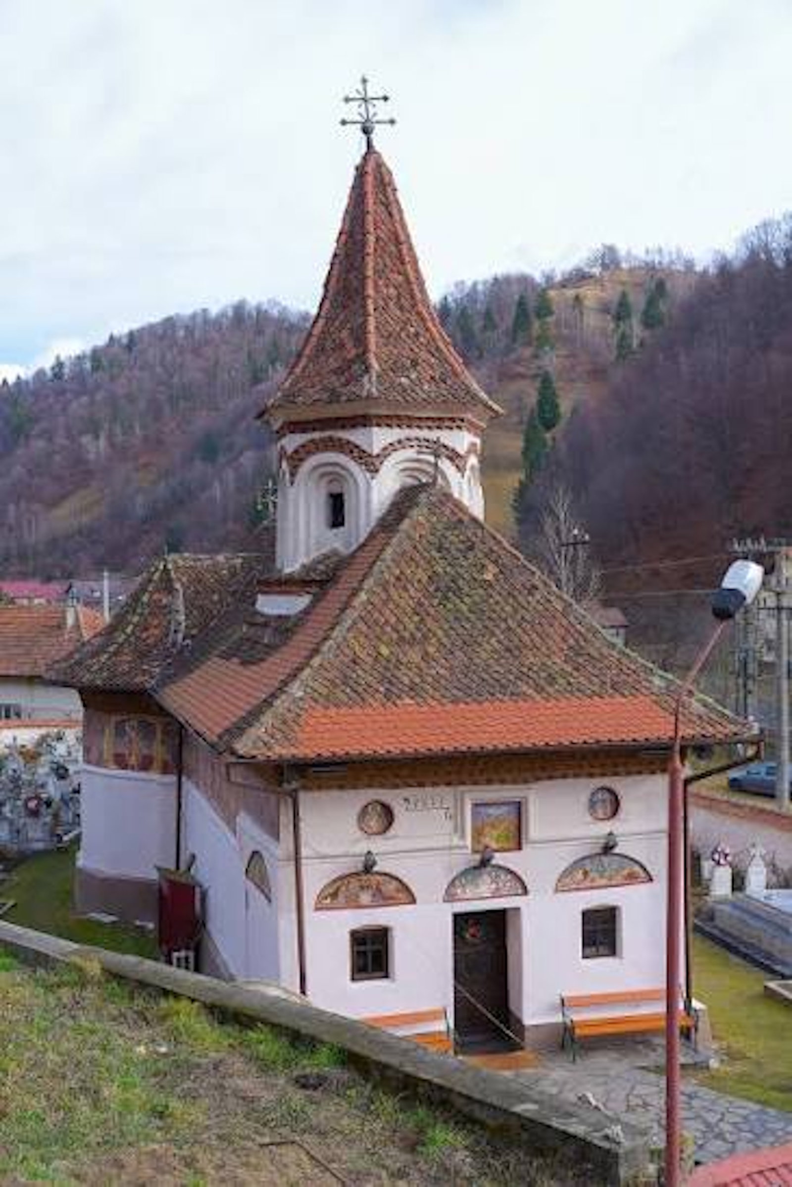 Biserica de Lemn „Adormirea Maicii Domnului” din Moieciu de Jos