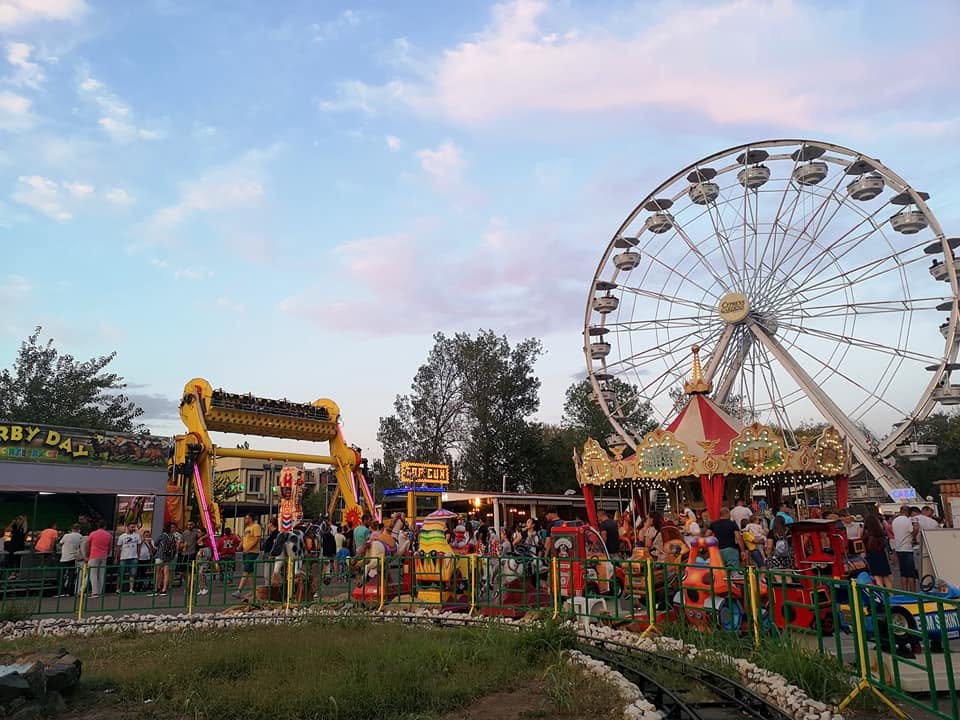 Satul de Vacanta si Luna Park
