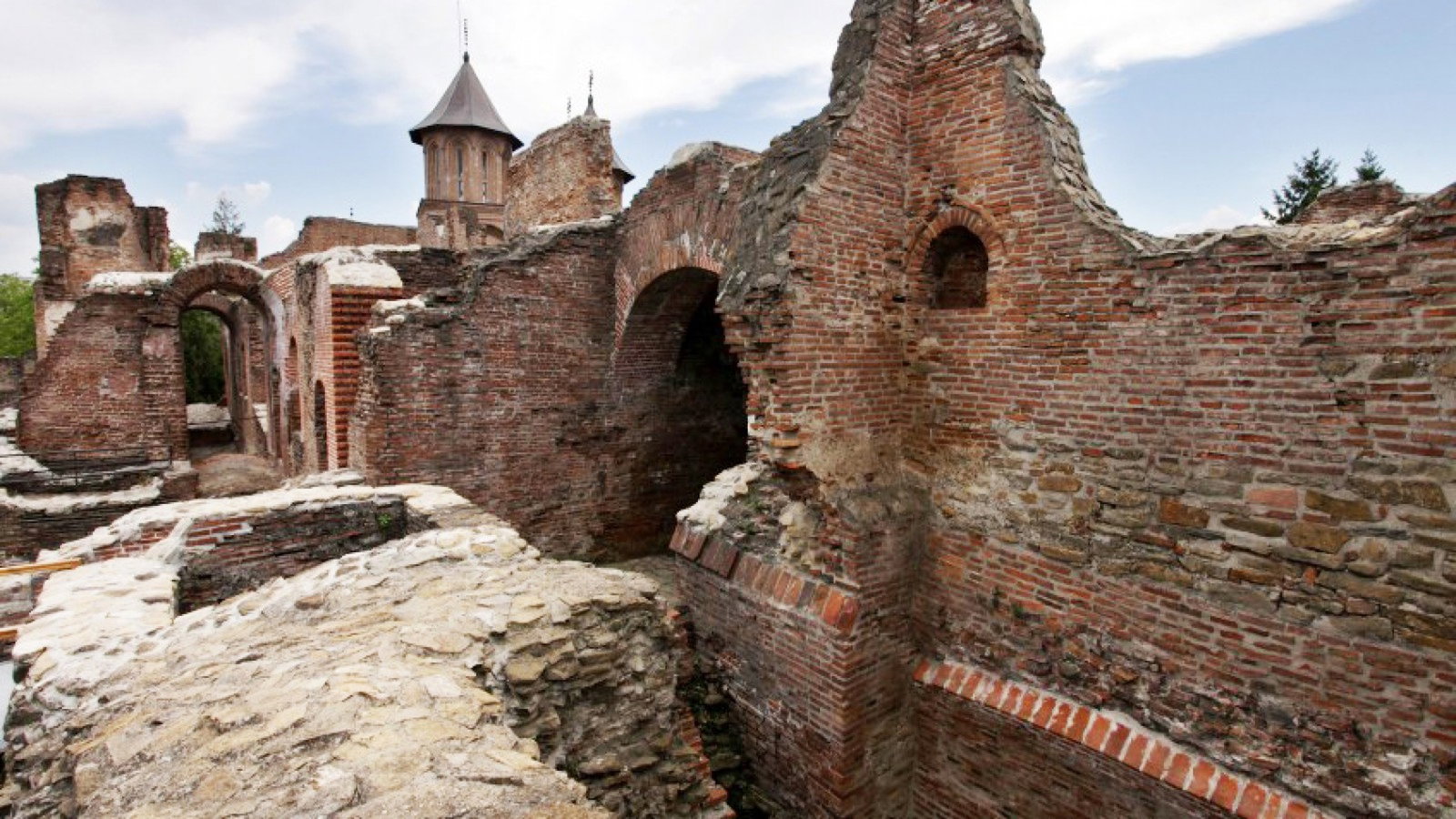 Ansamblul Monumental „Curtea Domneasca”