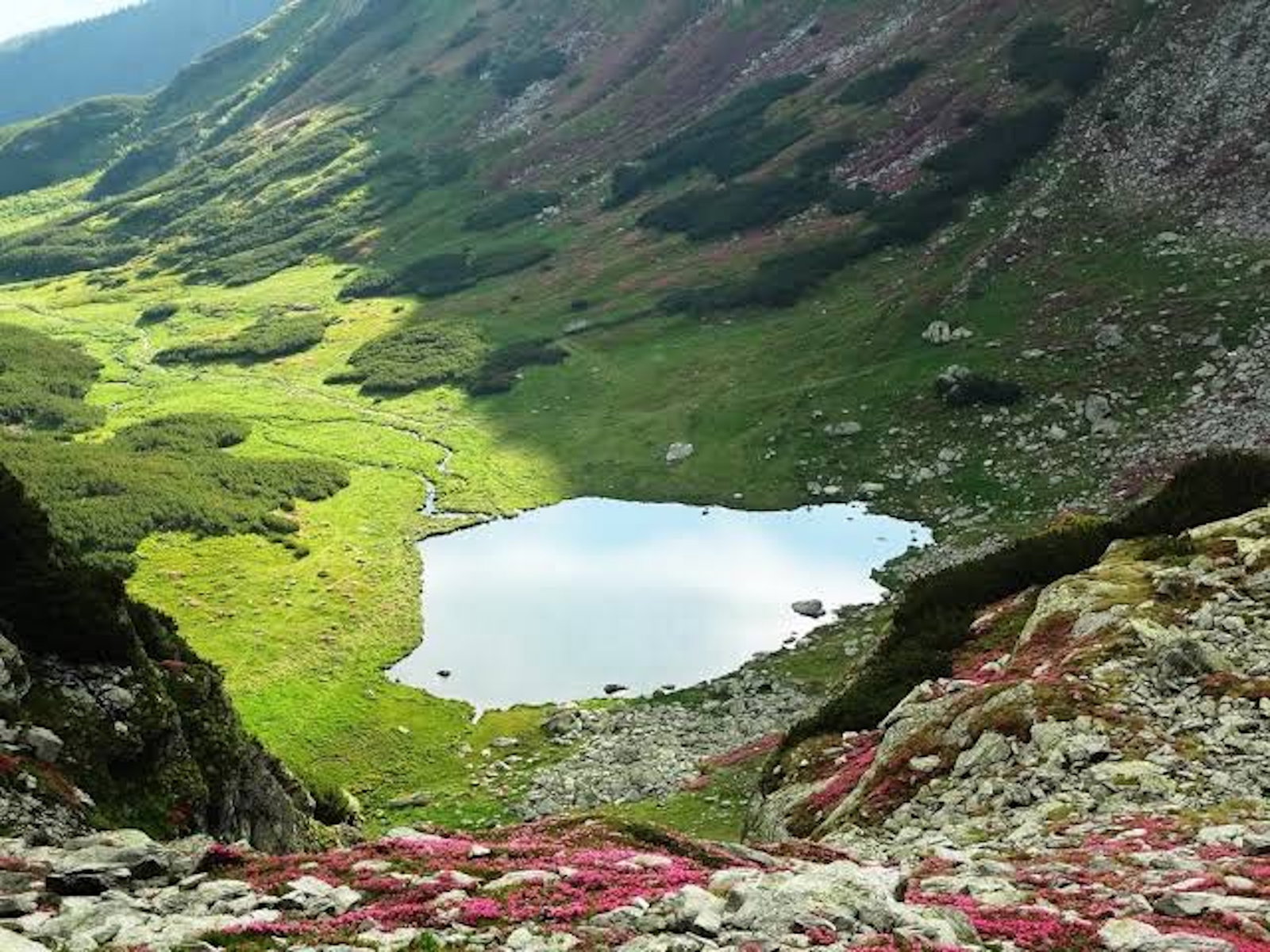 Punctul Fosilifer si Lacul Iezer (Rezervatia Naturala)