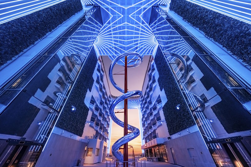 Promenada centrala cu cupola LED