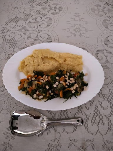 Nshima cu relish de legume