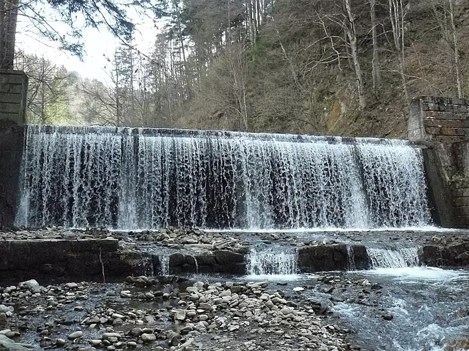 Cascada Slanicului si Cheile Slanicului