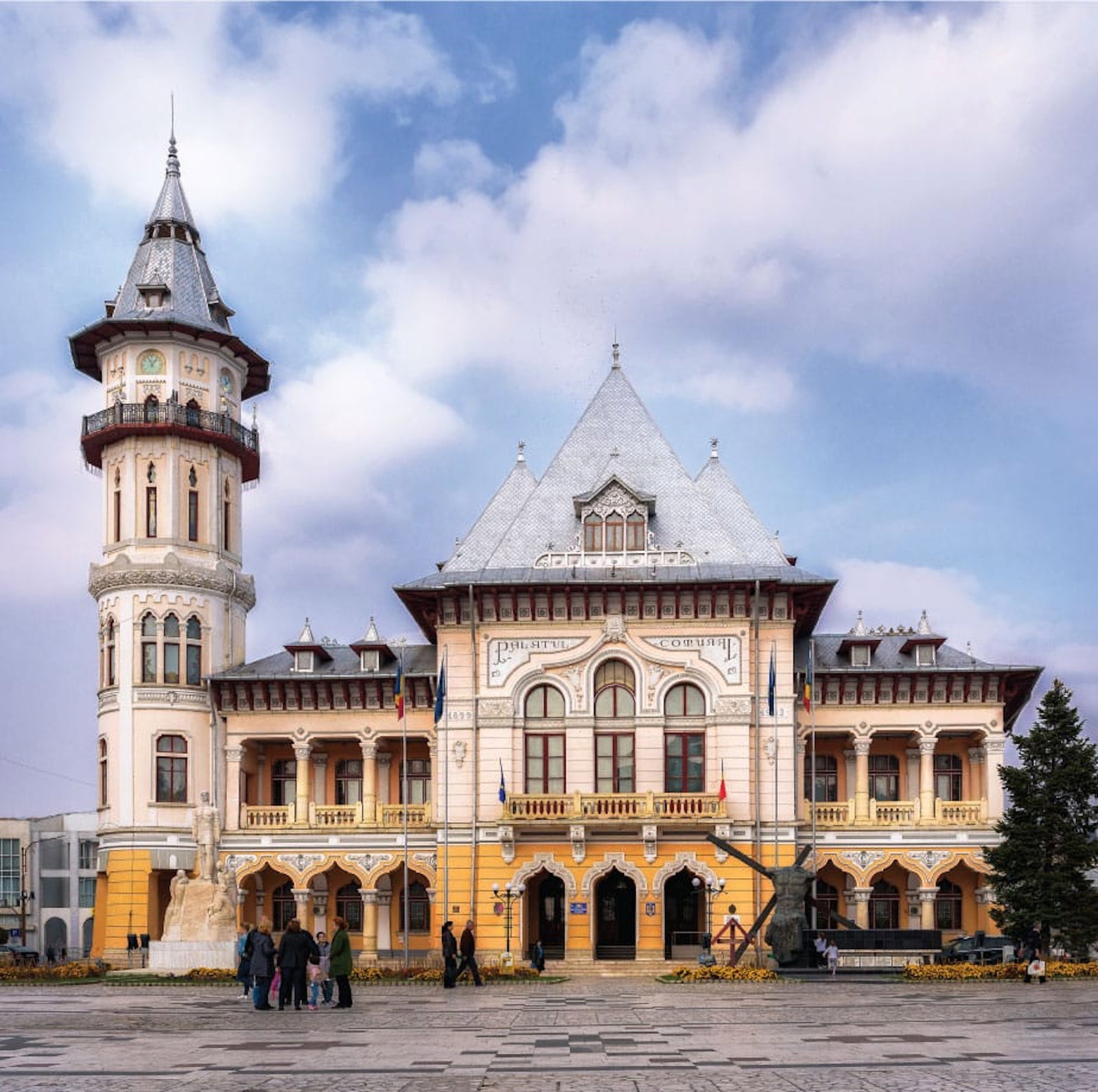 Parcul Crang si Palatul Comunal