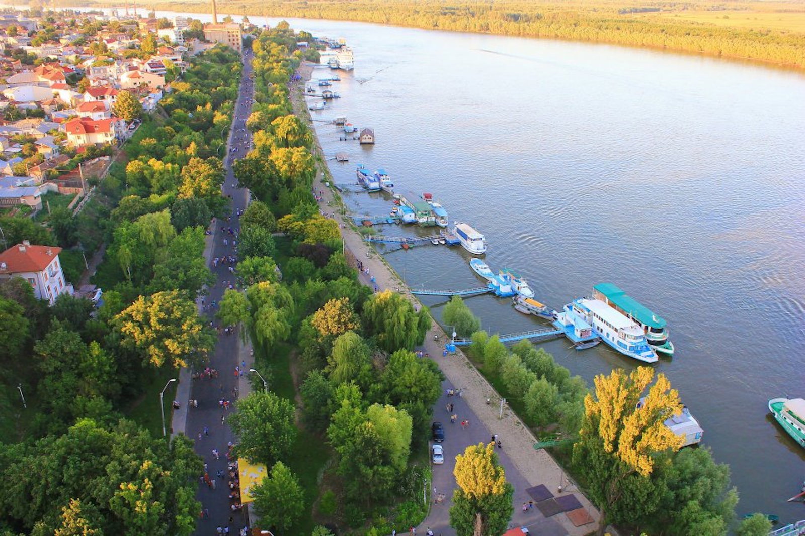 Faleza Dunarii si Parcul Gradina Publica