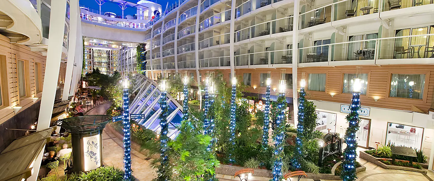 Royal Promenade si Central Park