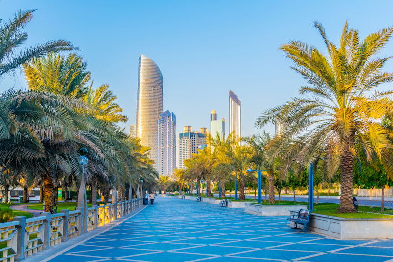Corniche și Etihad Towers