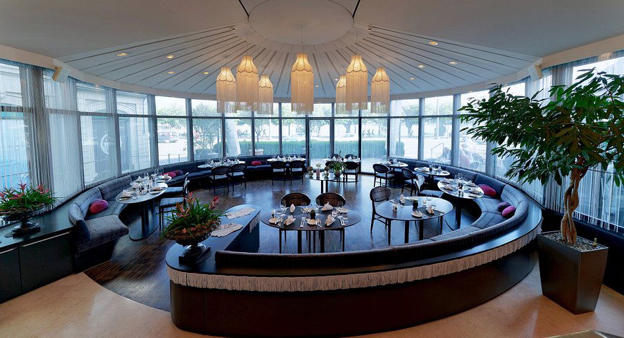 Restaurant Pavillon (2 stele Michelin)