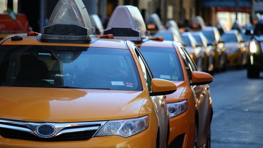 Taxiuri și aplicații de ride-sharing