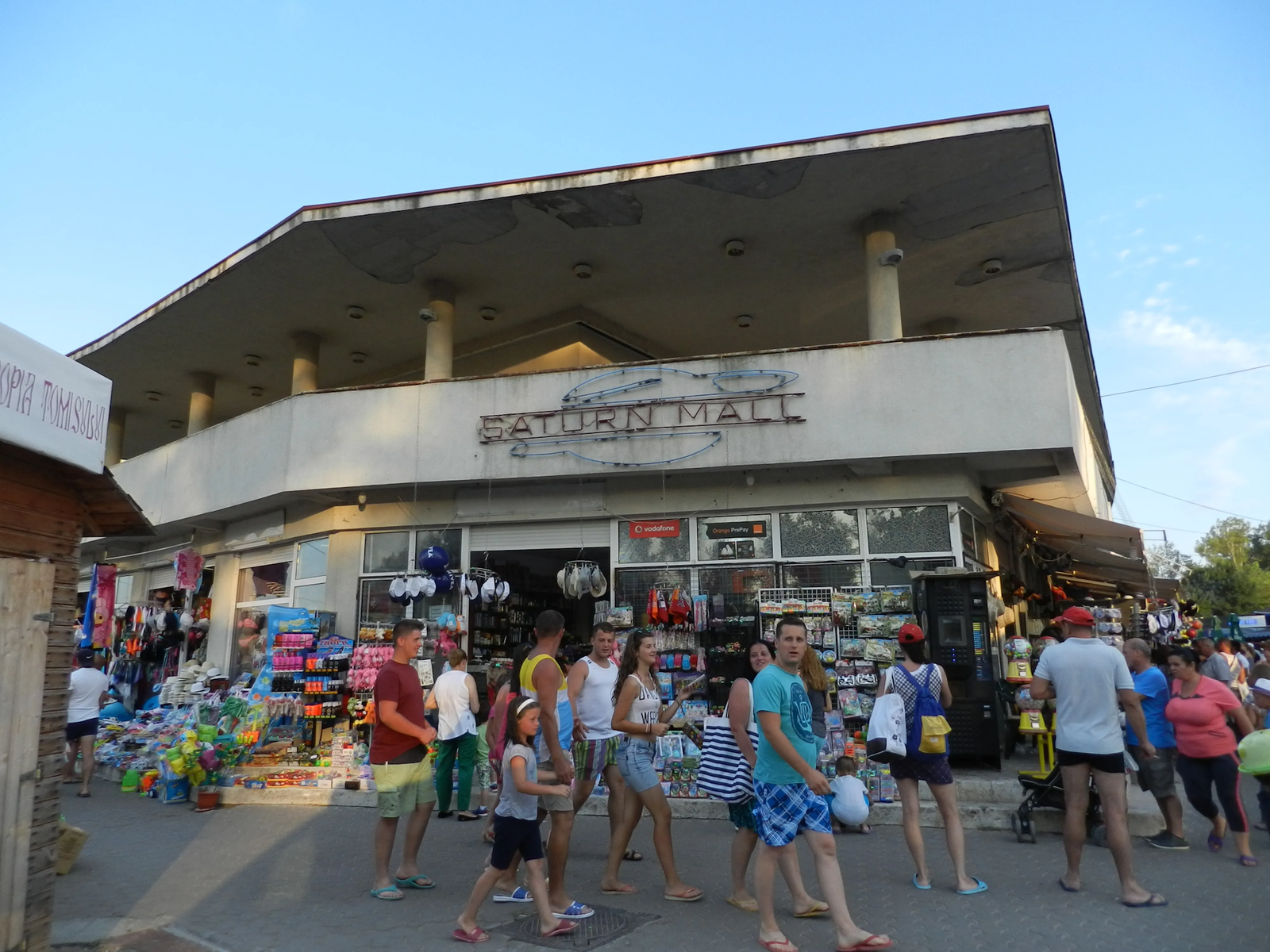 Bazarul din Saturn si zona comerciala centrala