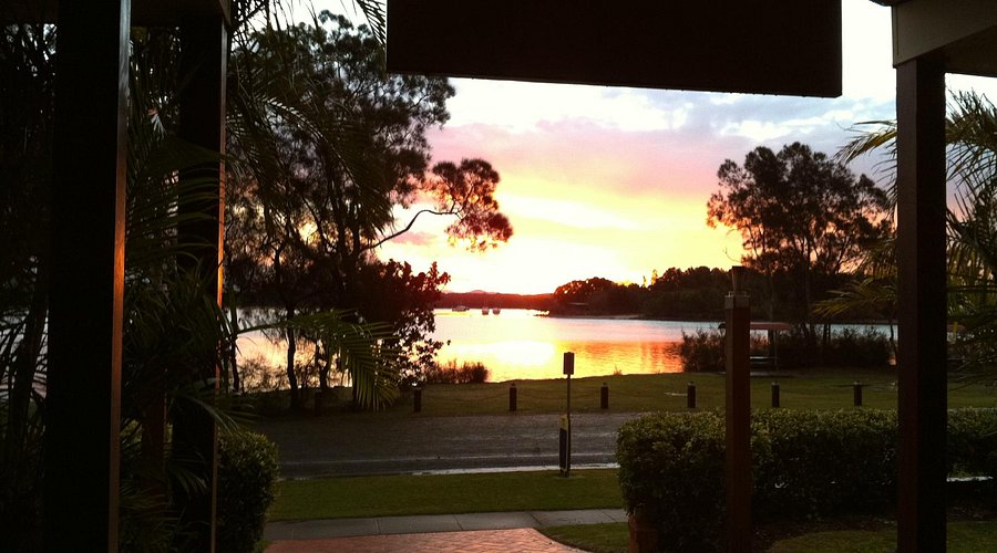 The Riverside Tavern