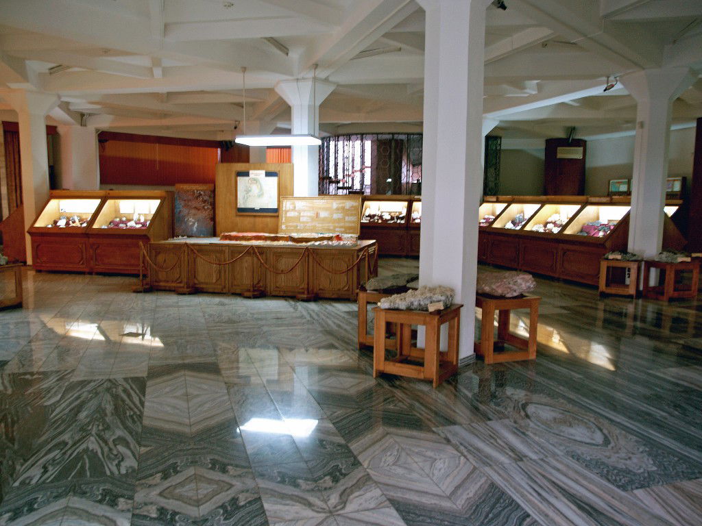 O imagine reprezentand muzeul de mineralogie