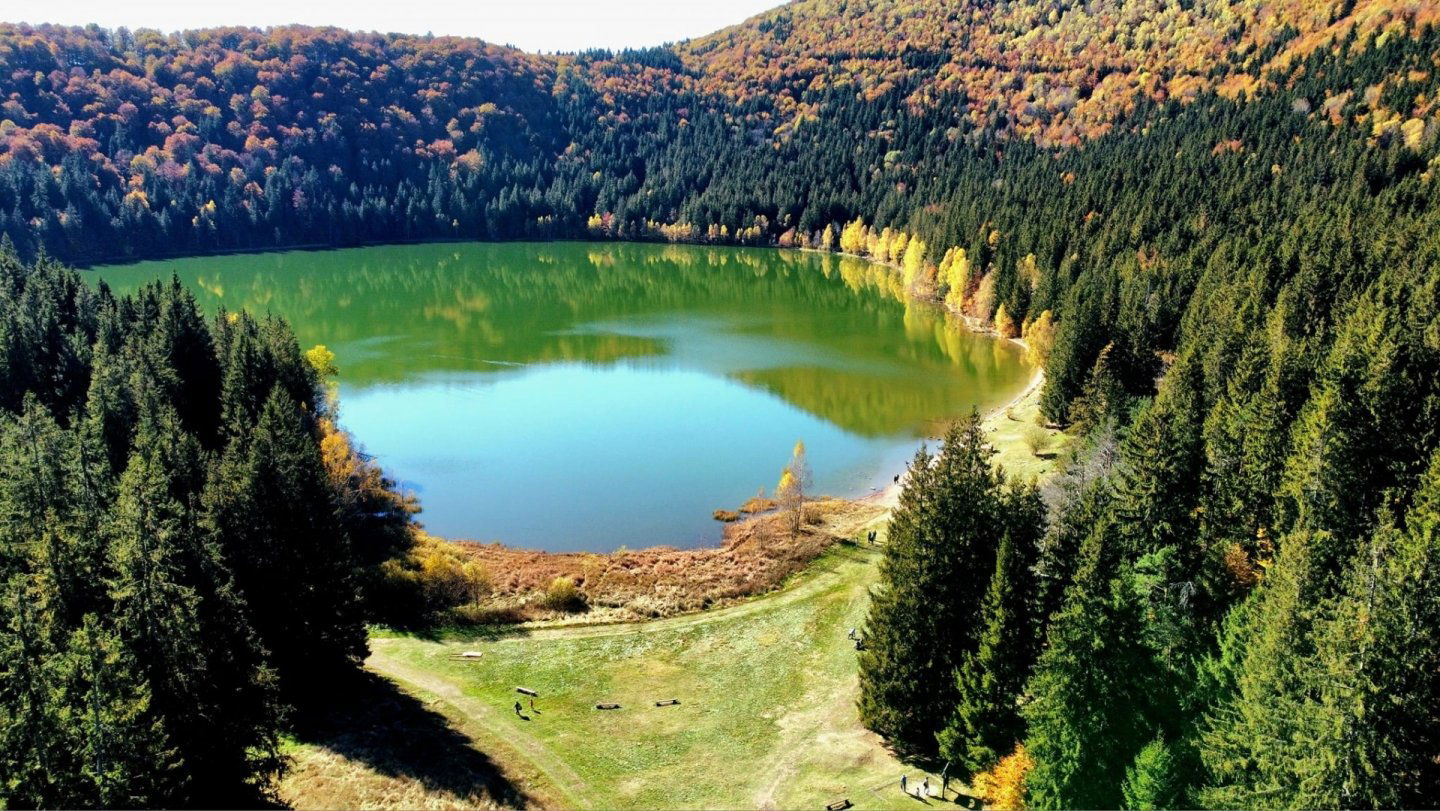 O imagine reprezentand lacul sfanta ana