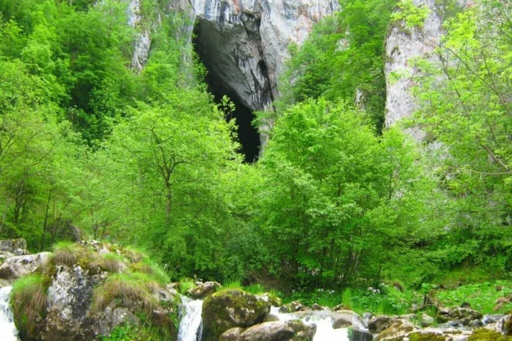 Grota Haiducilor (Pestera Zmeilor)